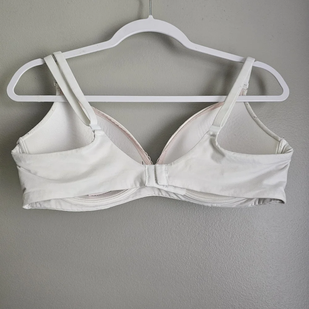 Victoria's Secret Body By Victoria White No Wire Bra 38C - Picture 2 of 6